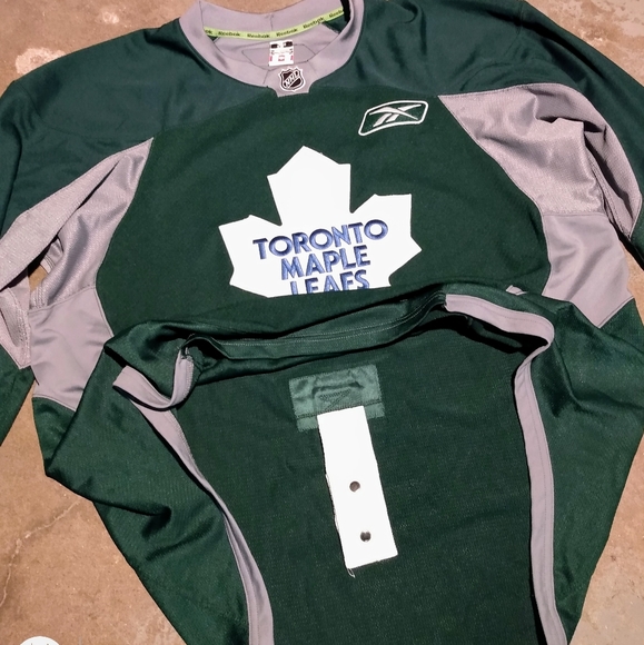 maple leafs green jersey